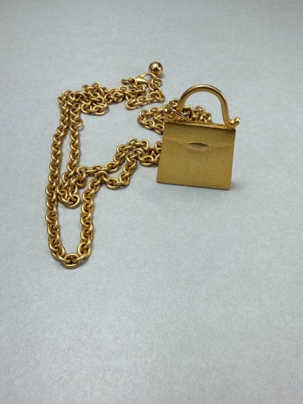 Vintage Gold Tone Purse Pendant Necklace Long Chain Statement Pretty - Picture 3 of 8